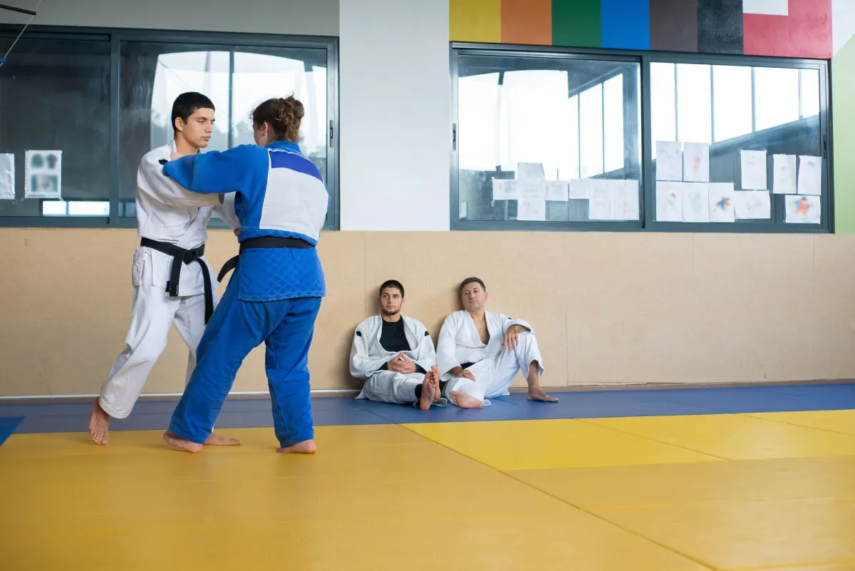 Kimono bleu judo : histoire, rareté et comment le dénicher en 2026